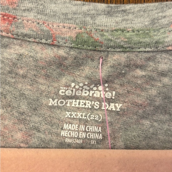 Mothers Day floral Grandma Tee - Picture 2 of 3